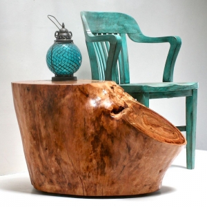 Table en rondin de bois – un tronc peut en caché un autre