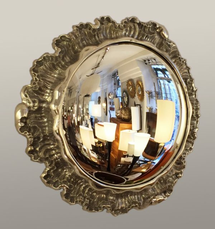 miroir de sorcière dans un style antique vintage effet cadre ondes perle