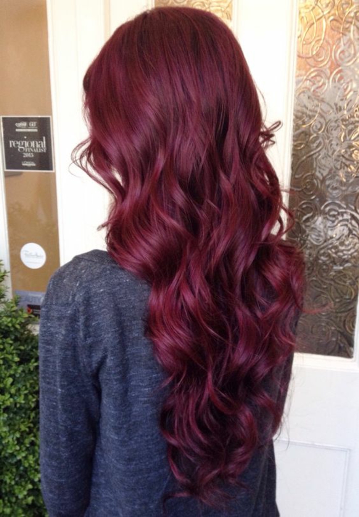 Rouge bordeaux cheveux cheveux rouge bordeaux belle femme