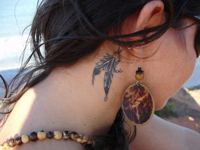 Cool tatouage oreille femme tatto caché idée helix plumes