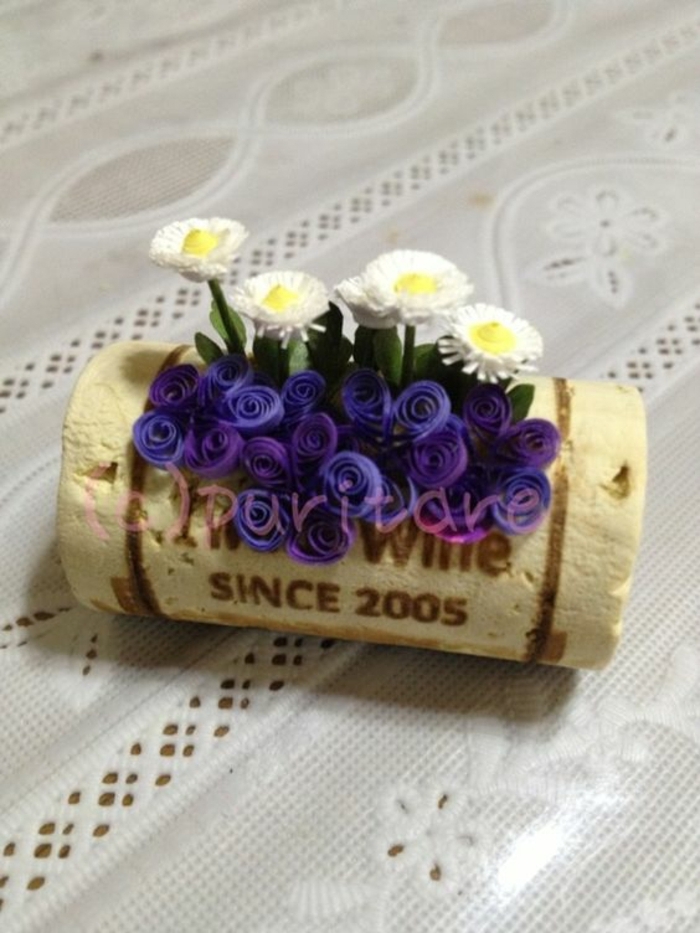 que faire avec des bouchons en liège, mini jardinière avec fleurs en tissu