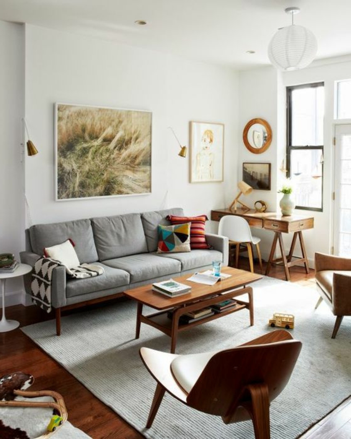 quelle couleur avecle gris, sofa gris, table en bois, petit bureau boisé, chaise scandinave 