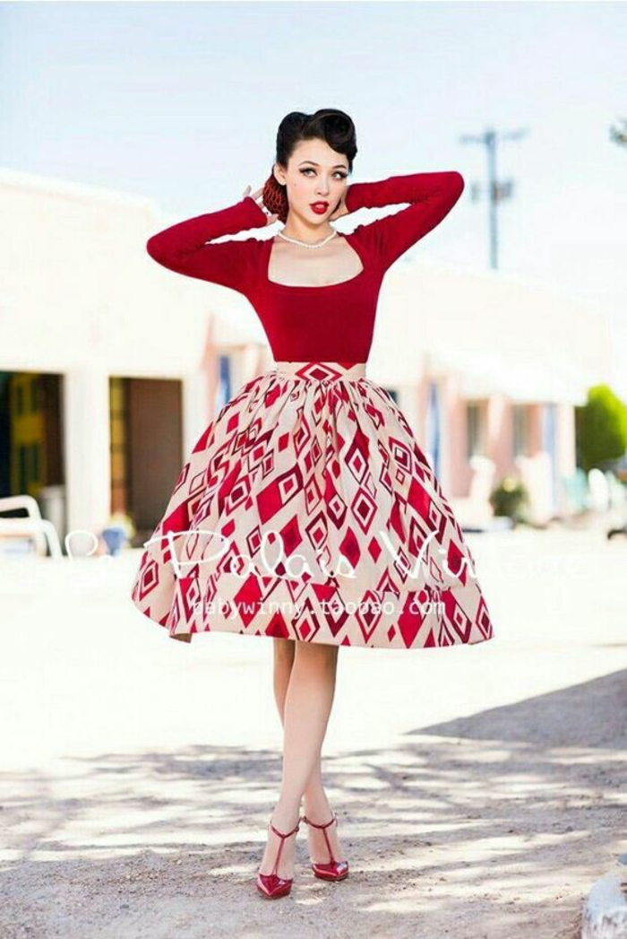 Modèle patron robe rockabilly idée comment s habiller chic chaussures vintage rouges chaussures à talon