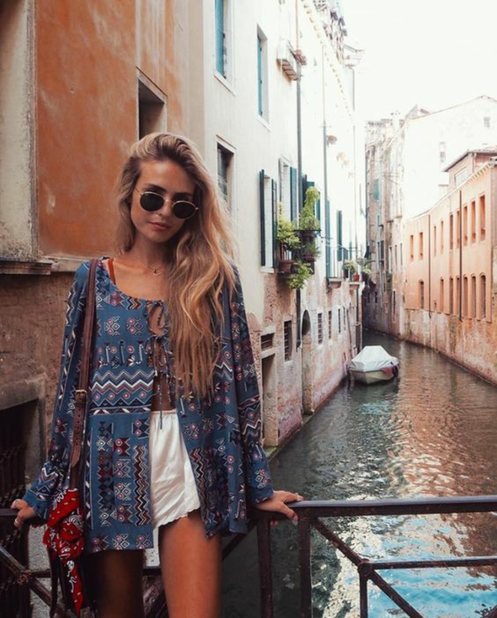 Vetement hippie belle femme bien habillée tenue Venise belle photo