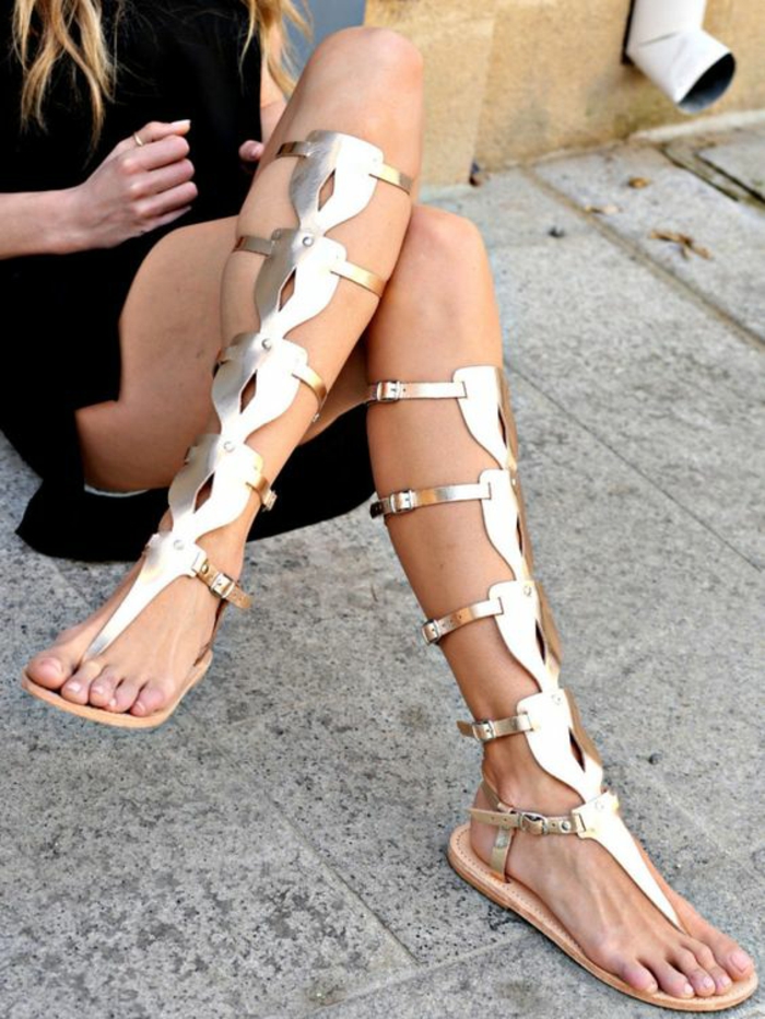 sandale dans un style gladiateur brillant effet métal bottes d'été sexy et confortable
