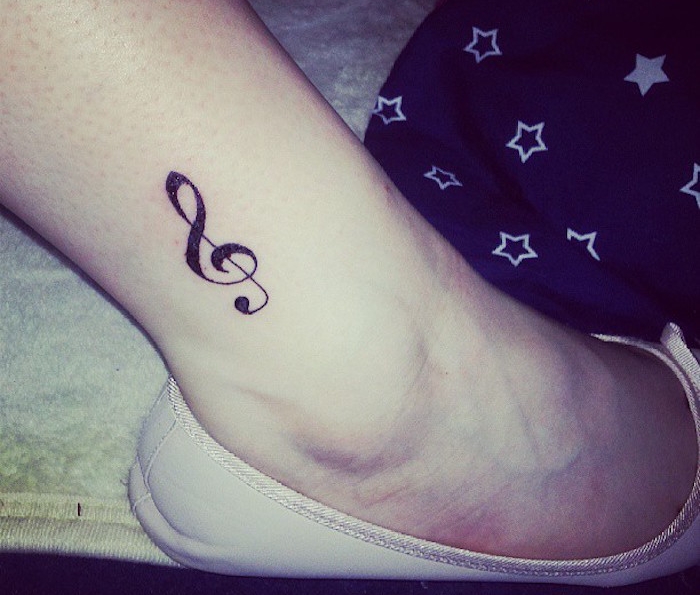 clef de sol tatouage cheville femme tattoo pied musique