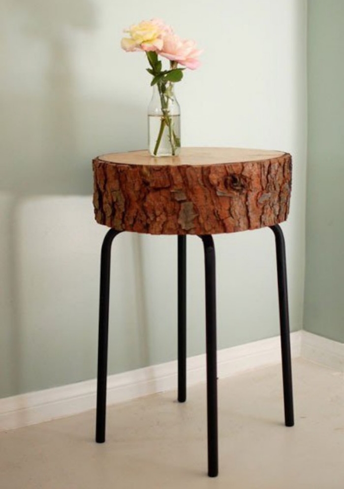 meuble en rondin de bois sur pied type table ou tabouret