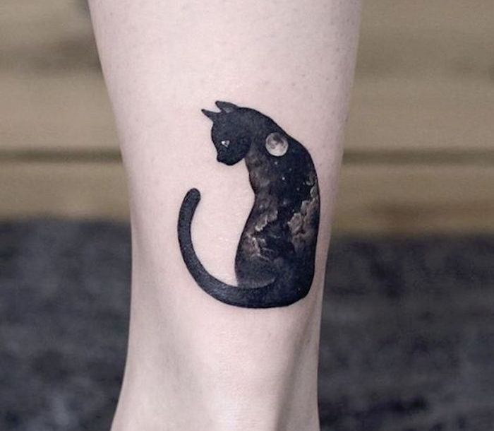 tatouage chat noir alice au pays des merveilles tattoo femme