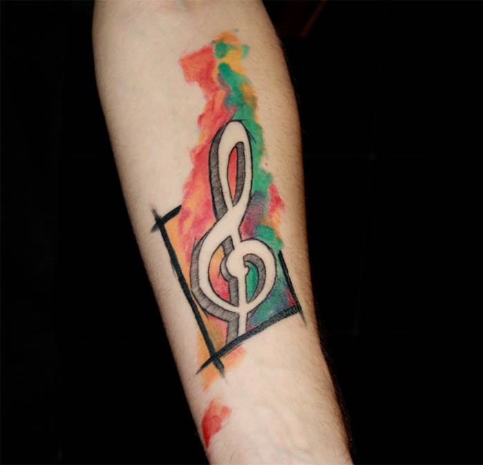 dessin clé de sol en couleur pour tatouage musique aquarelle