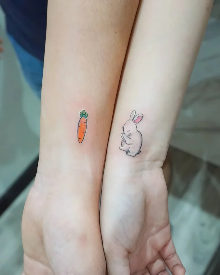 tatouage couple complementaire dessin poignet carotte lapin