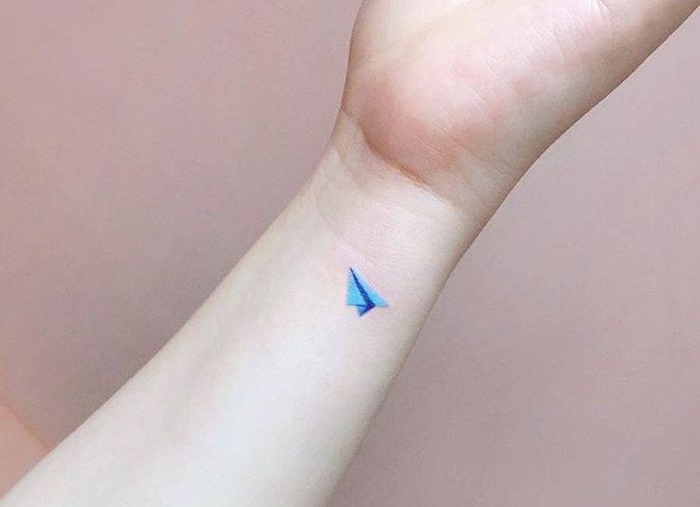 les plus beaux tatouages d avions en papier couleurs bleus