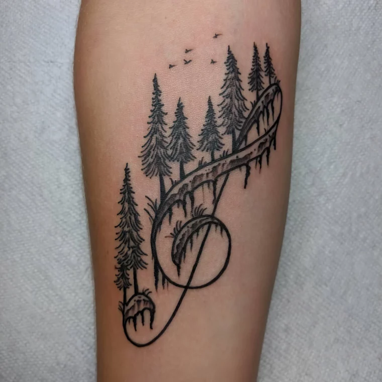 tatouage montagne chemin arbres foret vol oiseau cle sol