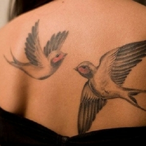 Le tatouage oiseau - modèles, signification et emplacement