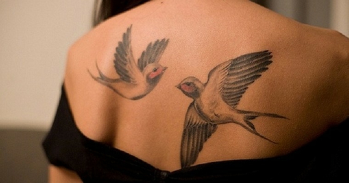 Tatouage plume oiseau qui s envole pour femme et homme