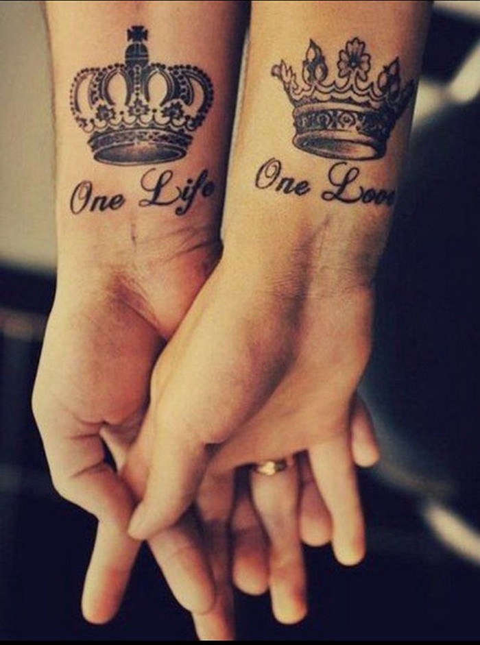  infini tatouage amour tattoo poignet couronne roi reine ove