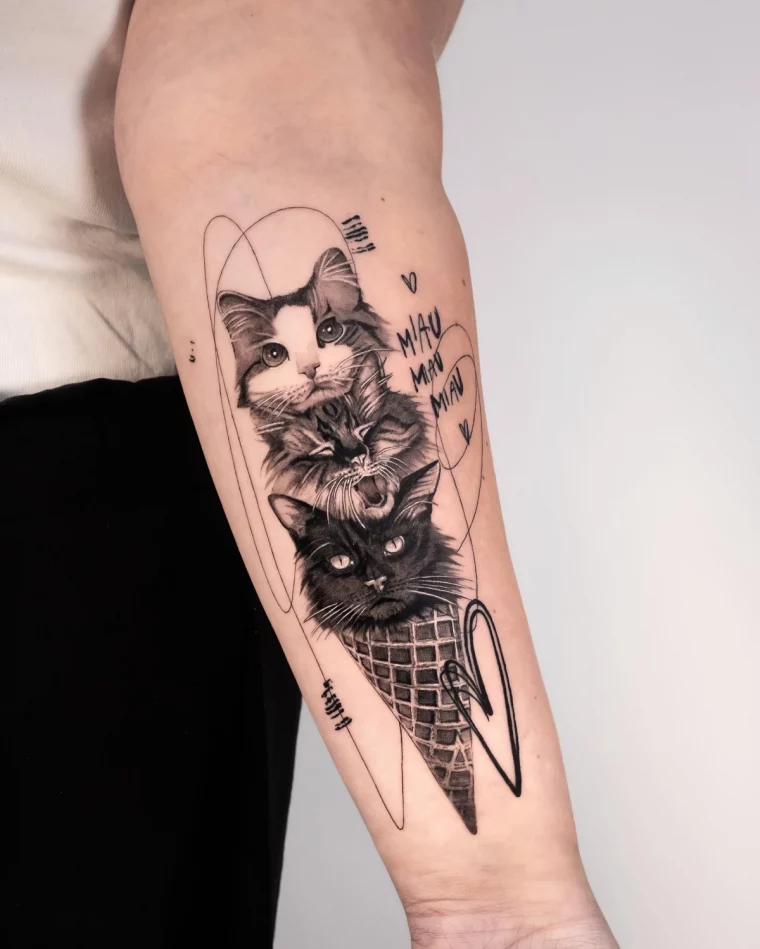 tete de chat en tatouage avant bras animals motifs details
