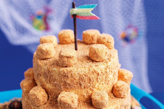idée originale pour un gateau d'anniversaire enfant, gâteau château de sable 