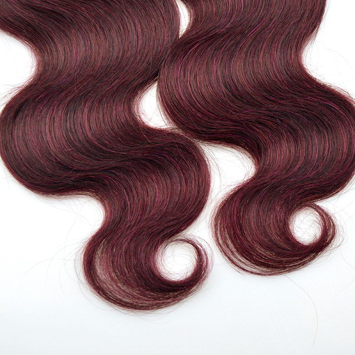 cheveux bordeau, extensions cheveux en nuances rouges bouclés, rajouts à clips, coloration rouge