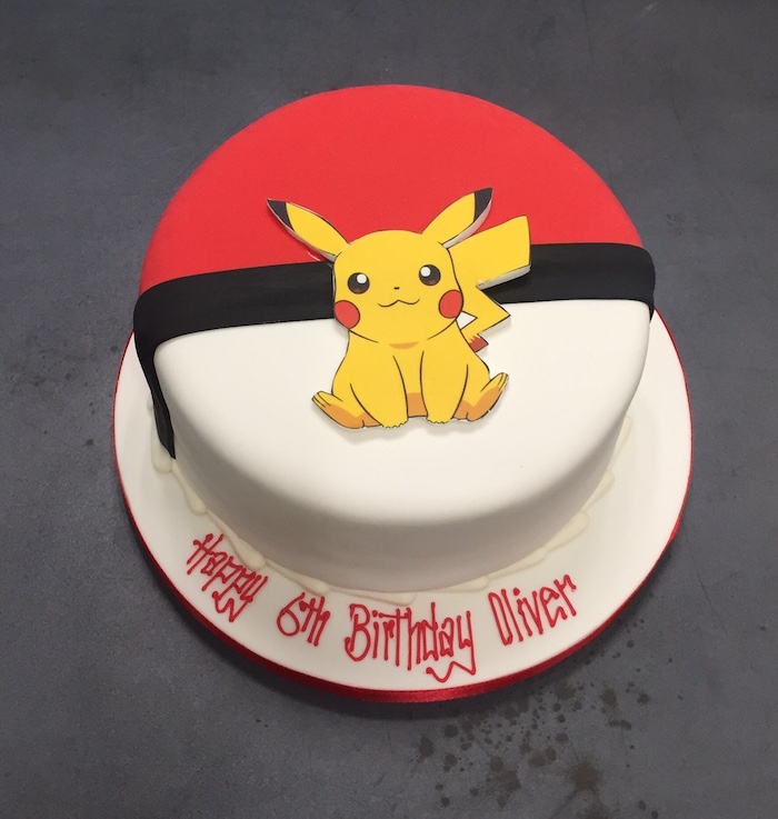 recette de gateau, pokéball en génoise au vanille, gâteau d anniversaire, figurine pikachu, surprise anniversaire