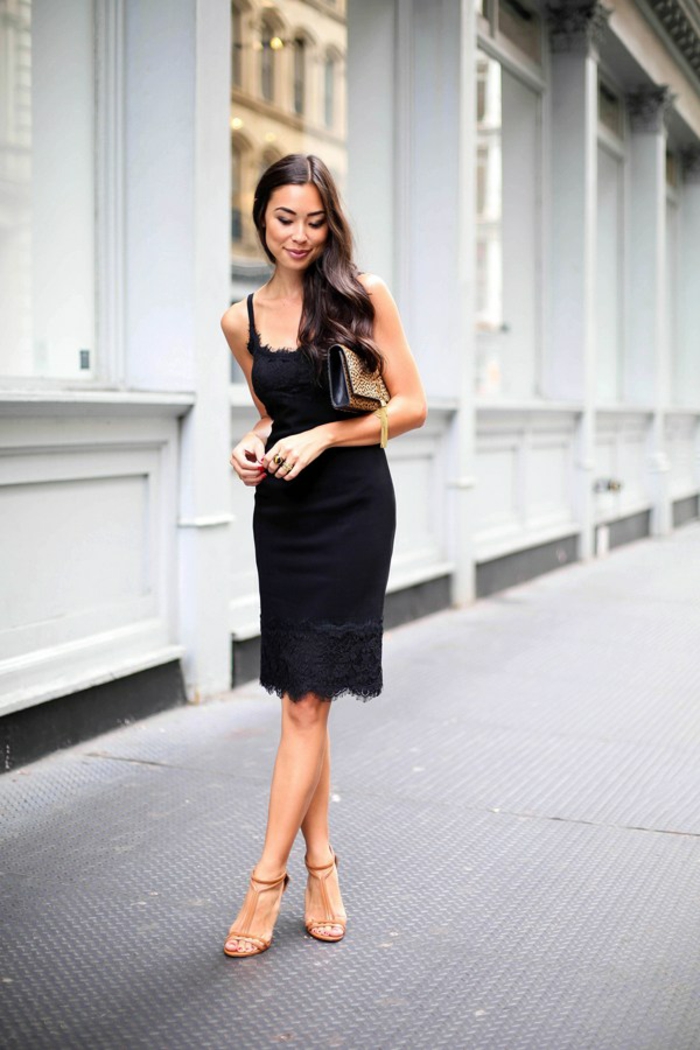 Beau sac à main femme pochette cuir femme accessoire joli petite robe noire sandales a talon pochette léopard 
