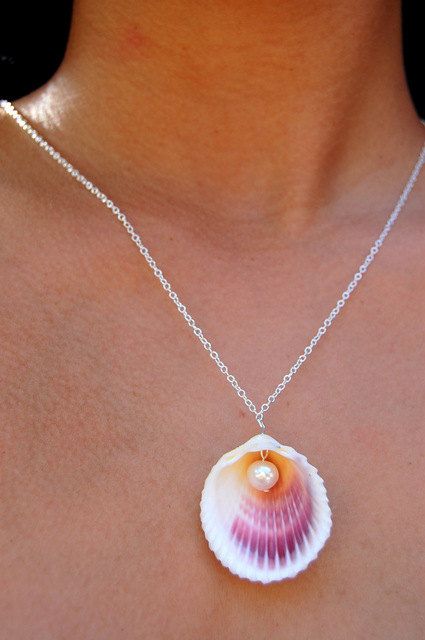idée de bijou bord de mer, un pendentif, constitué d'un coquillage et perle, idée comment fabriquer un collier femme soi meme