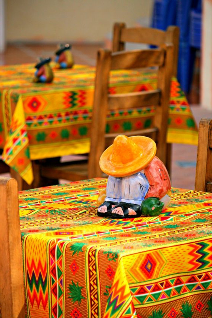 deco ethnique, restaurant mexicain traditionnel, nappes de tables radiantes
