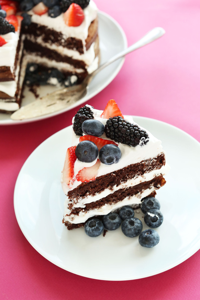recette végan facile d'un gâteaux anniversaire sans oeufs aux fruits rouges