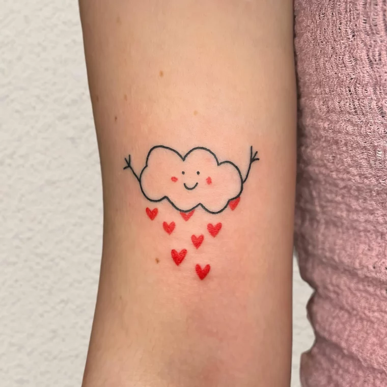 dessin bras femme tatouage petit nuage souriant avec coeurs rouges