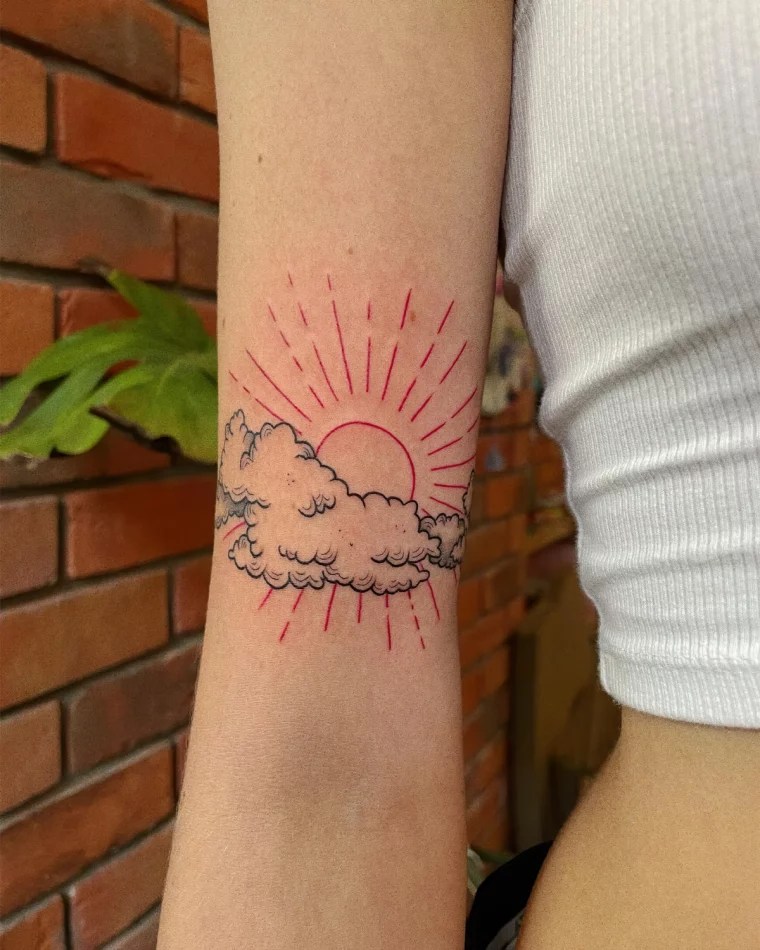 dessin soleil coucher rayons nuages ciel tatouage bras femme