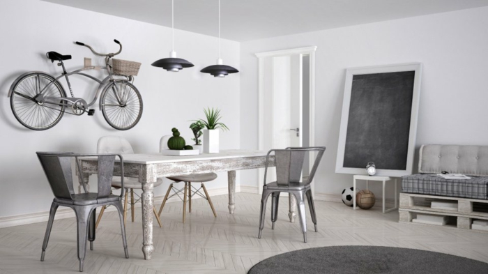 deco industrielle, vélo gris, panier en paille, chaise industrielle, table en bois, tableau noir, canapé blanc boutonné