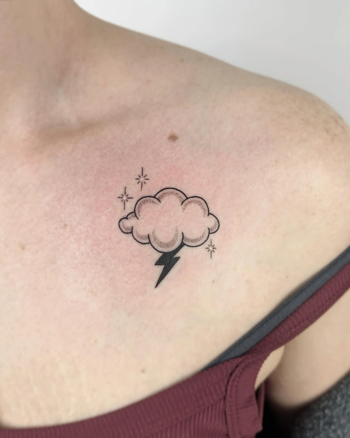 idee petit dessin etoiles nuage realiste orange tatouage minimaliste