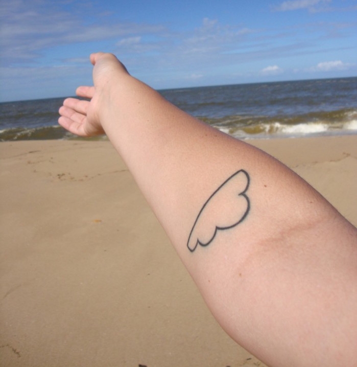 tatouage bras femme avant homme idée petit tattoo de nuage simple ligne