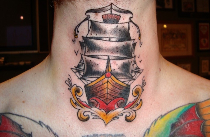 tatouage au cou bateau voiles couleurs old school tattoo gorge homme