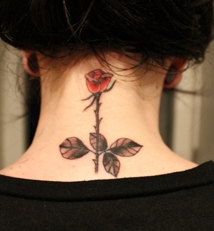 tattoo nuque feminin tatouage rose dans le cou femme idée modele tatouages