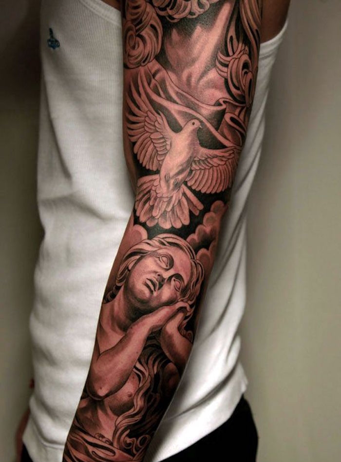 tatoo homme bras homme idée tatouage motif antiquité