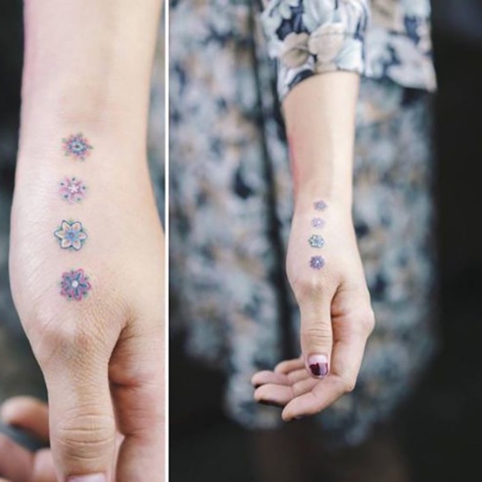 idée de tatouage petit pour femme, des fleurs multicolores sur la main, dessin élégant