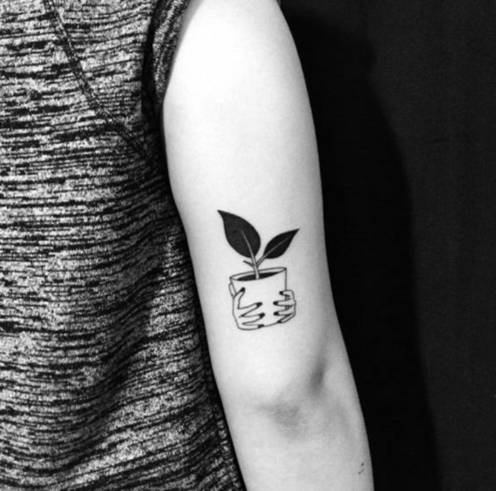 Fantastique tatouage pour femme tatouages femme pot avec fleur