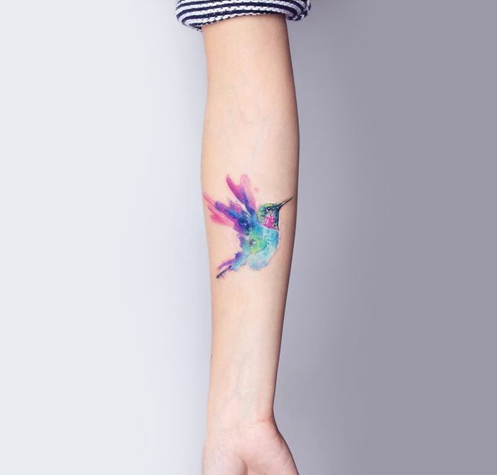 Beaux tatouages idee de tatouage pour femme idee oiseaux coloré 
