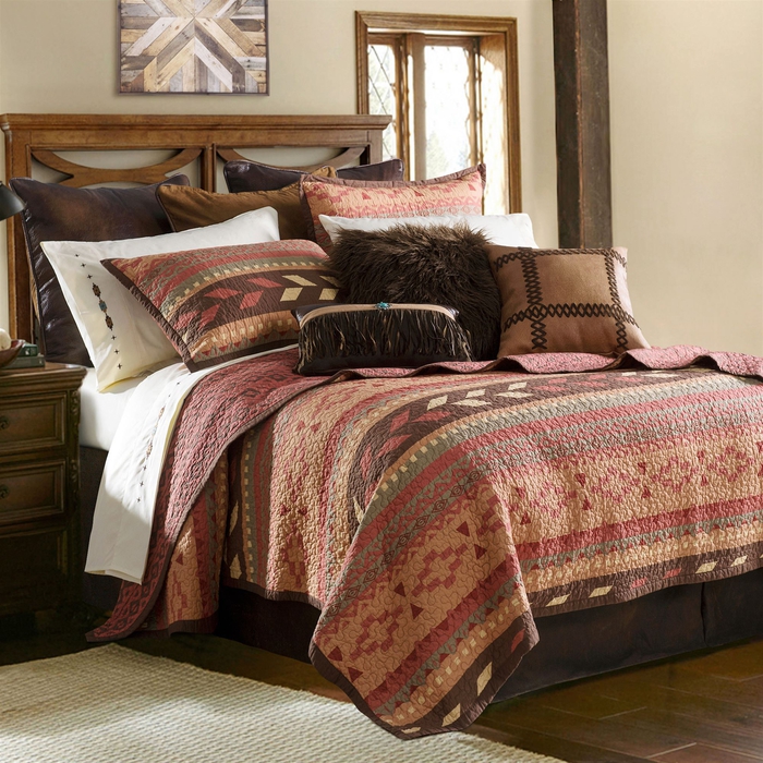 une chambre à coucher rustique aux tons chauds de marron et couleur sienne, ambiance conviviale qui met accent sur le bois et le linge de lit