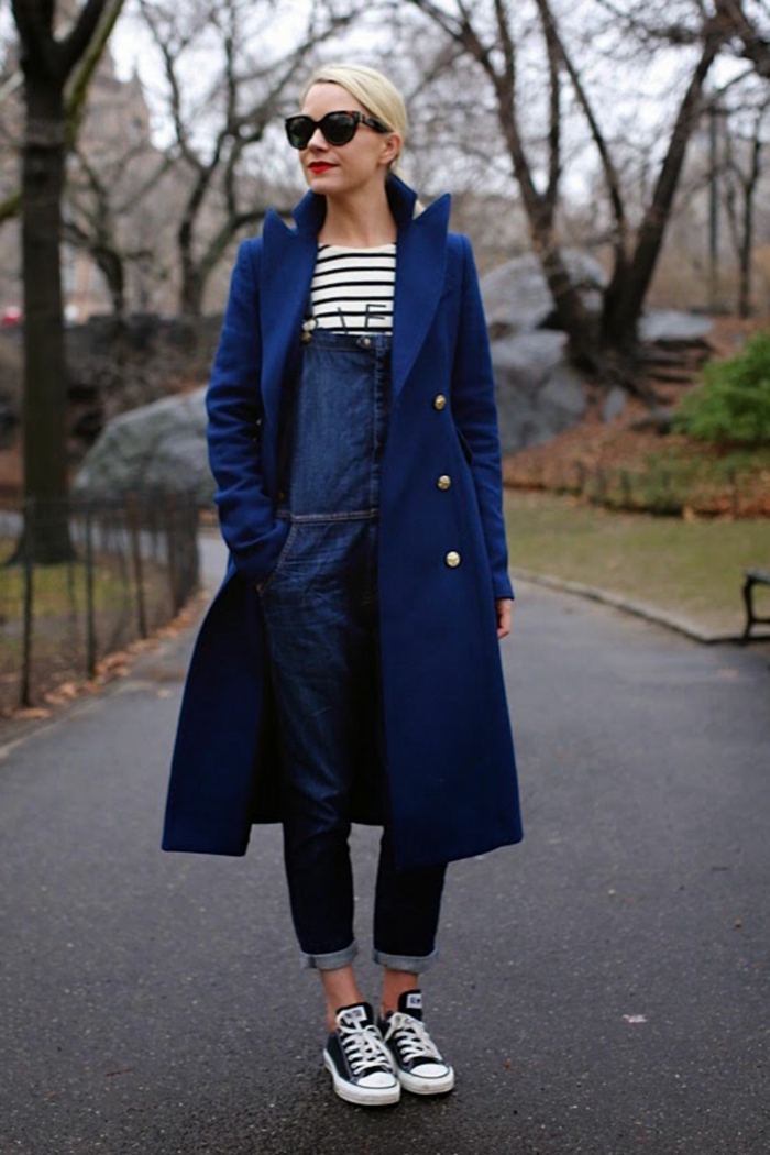 Mode salopette en anglais les salopettes overall ootd tenue de jour look hiver avec manteau bleu