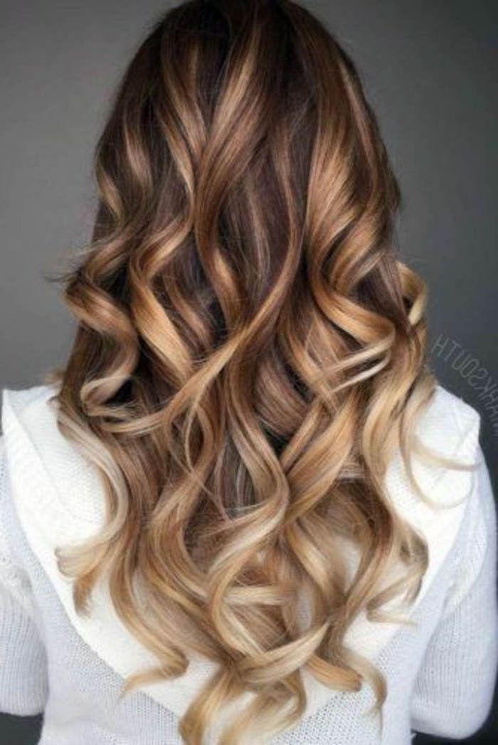Le balayage caramel – colorations magnifiques pour tous les types de cheveux