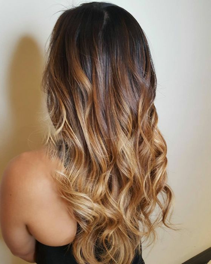 meches caramel, cheveux longs, balayage cheveux longs, coiffure tendance