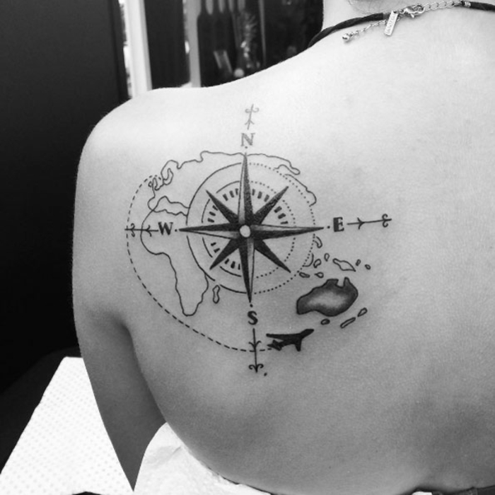 Idées tatouages femme tatou femme tatouage femmes sens du monde direction 