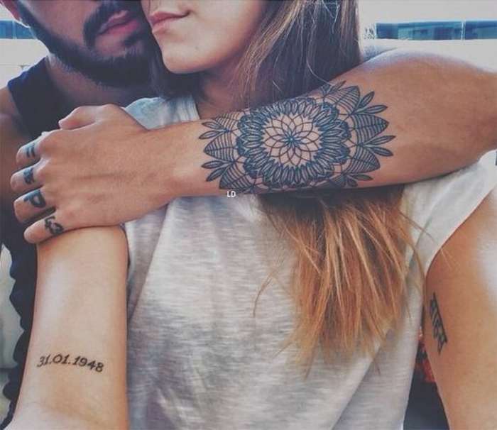 Design tatouage idée petit tatouage homme idée de tatouage abstrait geometrique fleur