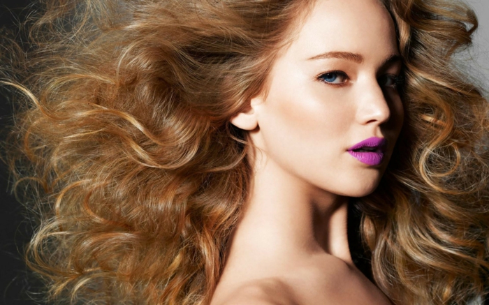 comment choisir sa couleur de cheveux, cheveux cuivré, lèvres violette électrique, Jennifer Lawrence