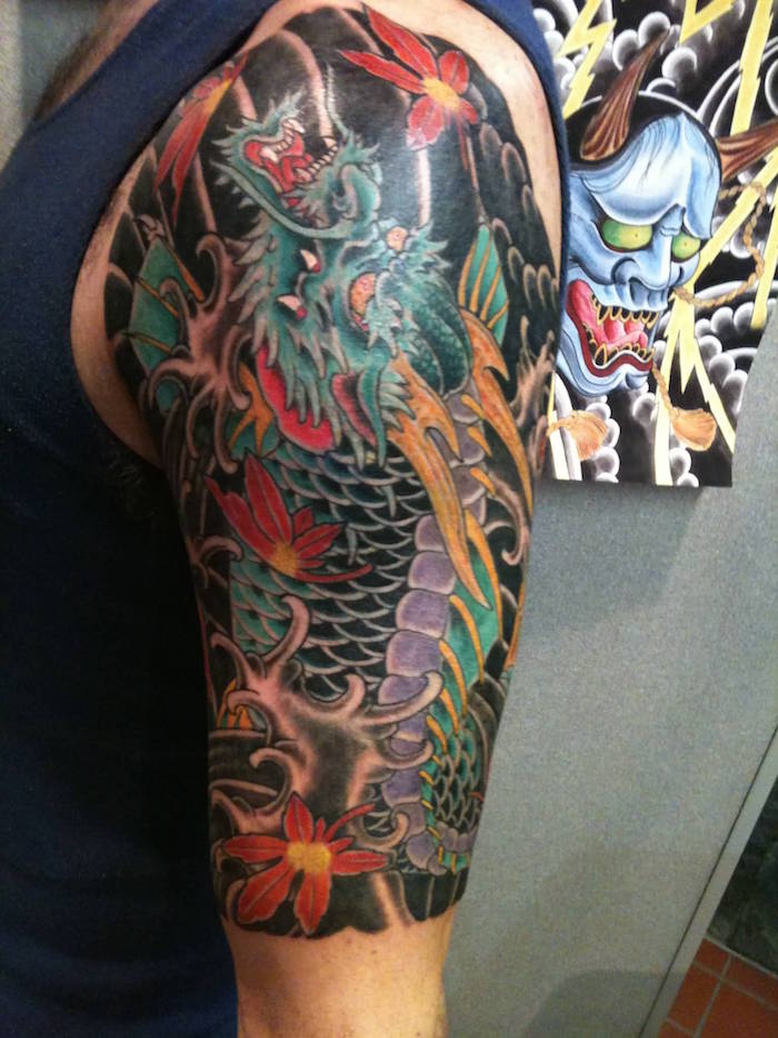 tatouage dragon signification cerisier japonais moitié bras homme manchette japonaise