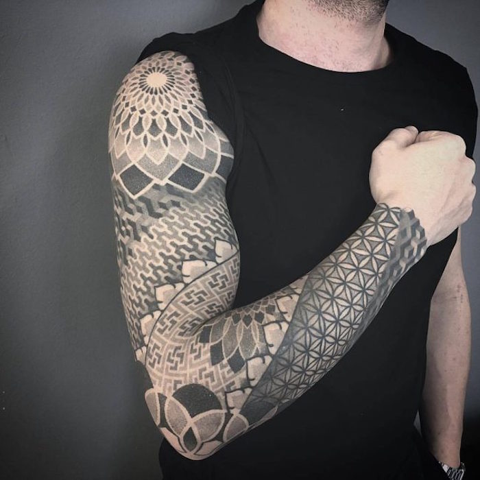 tatoo bras tatoué homme entier tattoo rosace épaule fleurs 3d