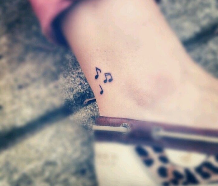 tattoo notes musique comme tatouage sur cheville idée mini tatoo
