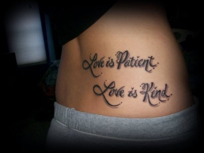 tatouage bas du dos romantique tattoo phrase citation amour reins