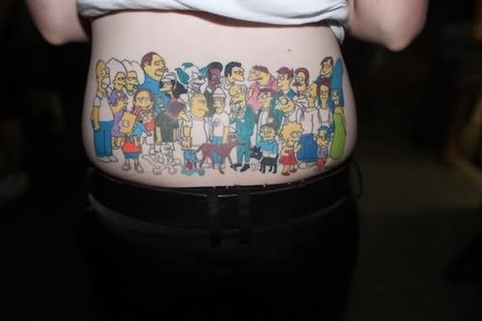 tattoo bas du dos humoristique tatouage simpsons personnages